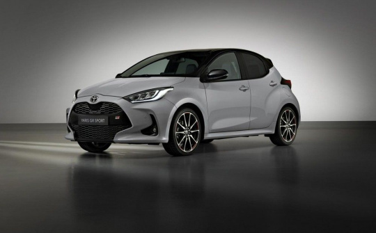 Toyota Yaris GR Sport 2022 ra mắt với thiết kế thể thao hơn
