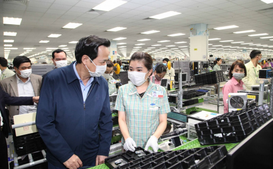 Ảnh hưởng của hỗ trợ xã hội được nhận thức và nỗi lo sợ Covid-19 đến sự hài lòng trong cuộc sống: Vai trò nỗi đau tinh thần của người lao động trong các khu công nghiệp Thành phố Hồ Chí Minh