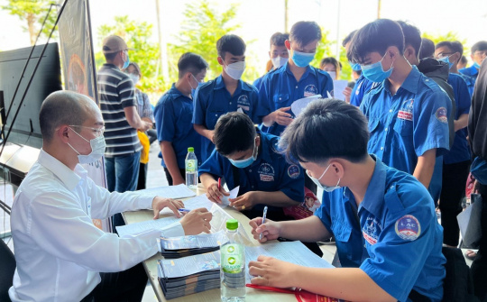 Hơn 1.000 vị trí tuyển dụng trong phiên giao dịch việc làm lưu động tại khu công nghiệp Long Hậu