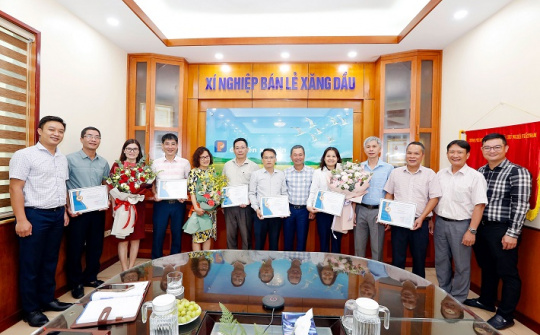 Xí nghiệp Bán lẻ Xăng dầu - Đểm sáng trong kinh doanh dầu mỡ nhờn Petrolimex