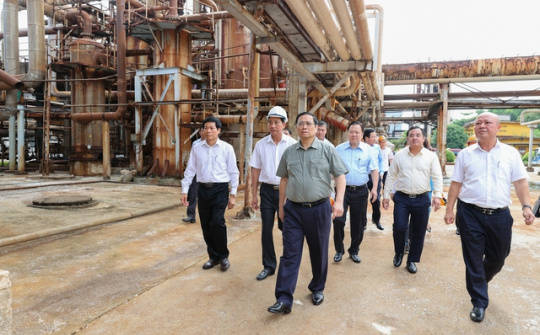 Chùm ảnh: Thủ tướng kiểm tra dự án đạm Hà Bắc