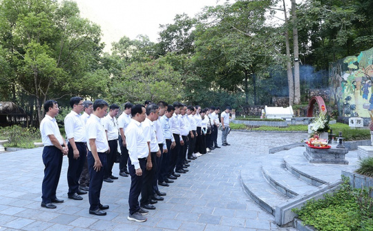 Đảng ủy EVN: "Về nguồn" nơi di tích lịch sử Pác Bó