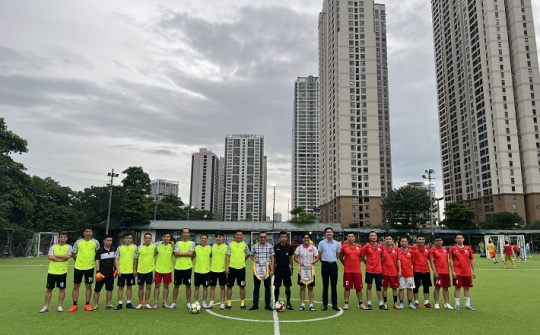 Sôi nổi giao hữu bóng đá giữa Cơ quan EVN và EVNGENCO1