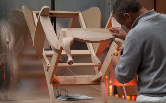 Gia hạn thời gian điều tra chống bán phá giá bàn, ghế nhập từ Trung Quốc, Malaysia