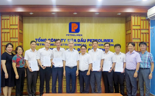 Hóa dầu Petrolimex: Khen thưởng thành tích kinh doanh đối với Chi nhánh hóa dầu Cần Thơ