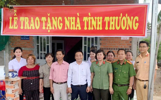 Công ty Xi măng Long Sơn: Tiếp tục trao nhà tình thương tại tỉnh Long An