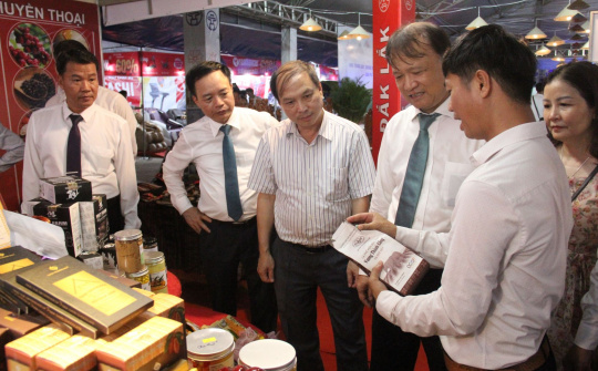 Gần 100 doanh nghiệp tham gia triển lãm hàng công nghiệp nông thôn tiêu biểu miền Trung - Tây Nguyên