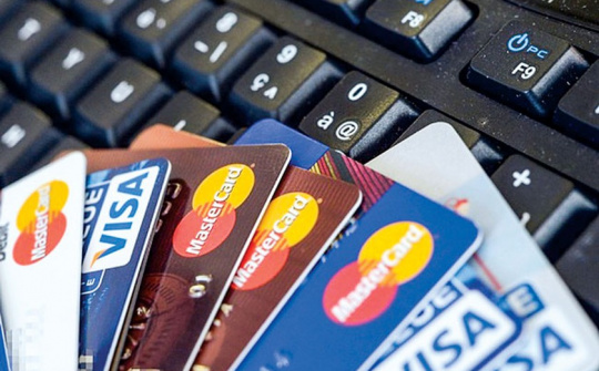 Các yếu tố nhân khẩu học ảnh hưởng đến hành vi sử dụng thẻ tín dụng trong giao dịch thương mại điện tử