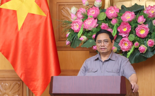 Thực hiện công nghiệp hóa, hiện đại hóa đất nước là nhiệm vụ trọng tâm, xuyên suốt