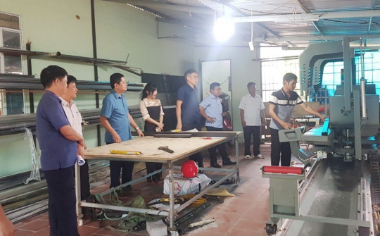 Vĩnh Phúc: Nghiệm thu 2 đề án “Hỗ trợ kinh phí đầu tư máy móc thiết bị tiên tiến trong sản xuất cửa nhôm”