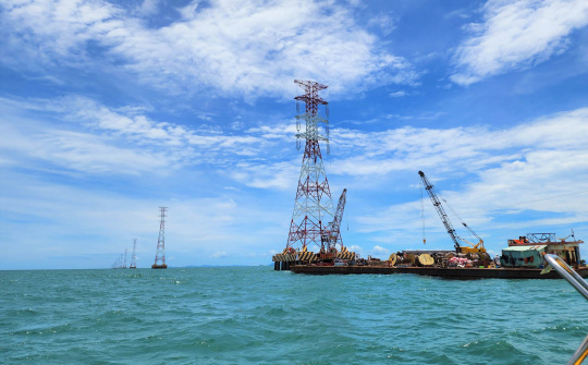 Sắp hoàn thành công trình đường dây điện 220kV vượt biển dài nhất Đông Nam Á