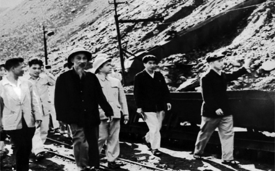 Bác Hồ với ngành Công Thương