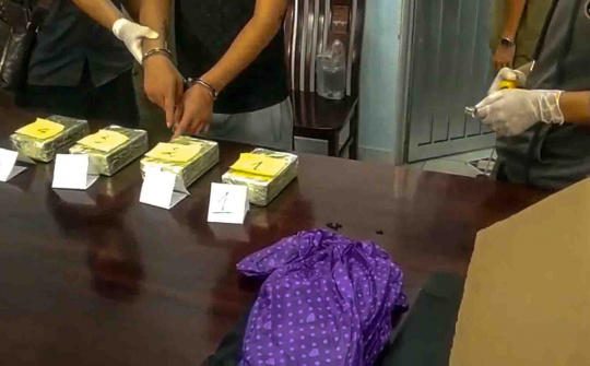 Hải quan Quảng Trị: Phát hiện 8 bánh heroin ngụy trang trong thùng hàng quạt gió