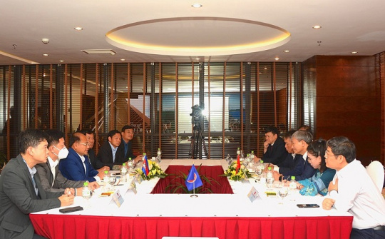 Tập đoàn Điện lực Việt Nam tiếp và làm việc với Tổng công ty Điện lực Campuchia