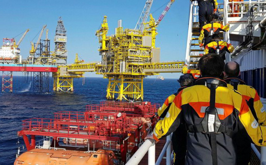 Giá dầu thô 19/9: Lo ngại căng thẳng nguồn cung khi EU cấm dầu Nga