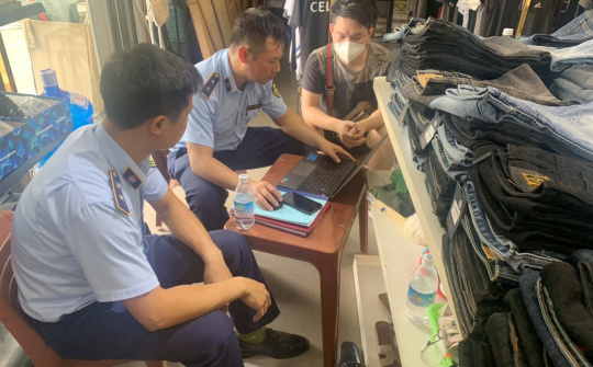 Quảng Ninh: Tạm giữ gần 500 sản phẩm may mặc có dấu hiệu giả mạo nhãn hiệu