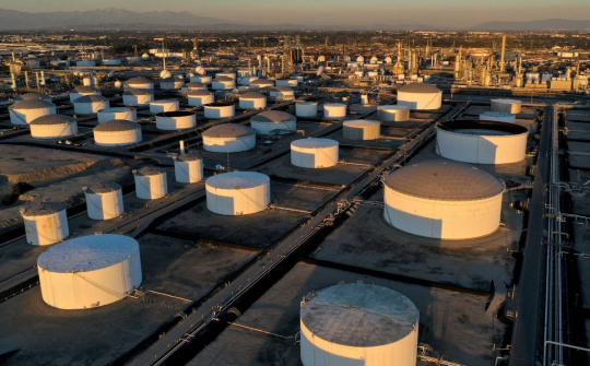 Giá dầu thô 21/9: Chịu áp lực giảm trước lo ngại FED sẽ tiếp tục tăng mạnh lãi suất