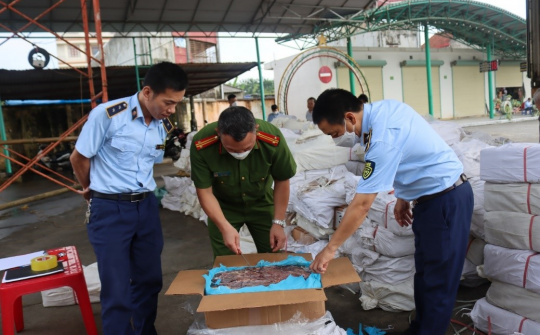 Tăng cường công tác chống buôn lậu, gian lận thương mại và hàng giả trên các tuyến biên giới, vùng biển và địa bàn nội địa.