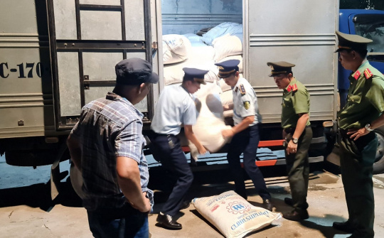 Nghệ An: Phát hiện thu giữ 1,8 tấn đường cát nhập lậu