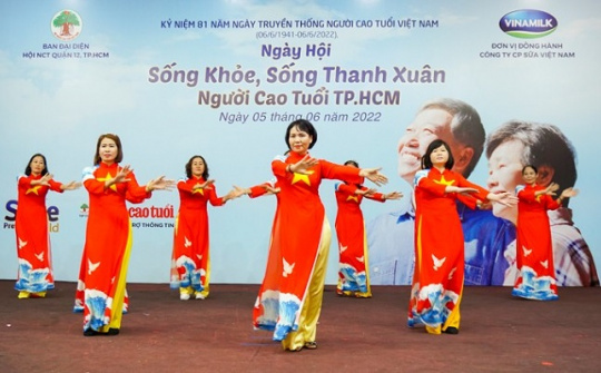 Vinamilk đồng hành cùng hơn 2.000 người cao tuổi Thủ đô
