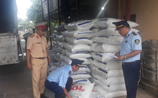 Cục QLTT Quảng Trị tạm giữ 7 tấn đường cát nhập lậu