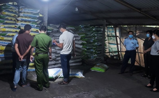 Vĩnh Long: Phát hiện điểm san chiết, đóng gói phân bón trái phép