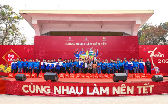 Gần 600 người lao động nhận phần quà đầu tiên từ Chương trình  “Cùng nhau làm nên Tết”