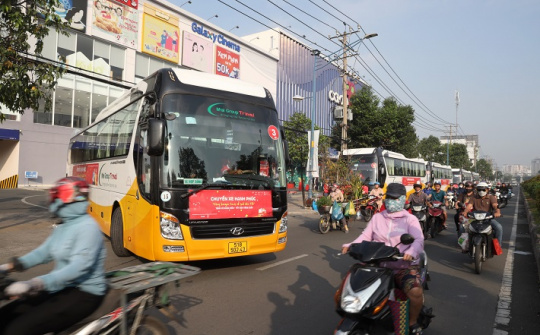 Saigon Co.op khởi hành “Chuyến xe hạnh phúc” đưa người dân về quê đón Tết