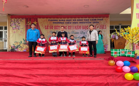 Đoàn Thanh niên Nhiệt điện Mông Dương tặng quà Tết Nguyên đán Quý Mão năm 2023