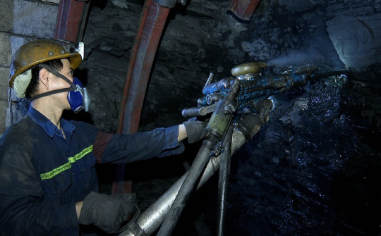 Năm 2023, TKV tăng cường giám sát, tập trung đảm bảo an toàn lao động