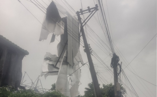 Hơn 1 nghìn hộ dân tại Định Quán, Đồng Nai mất điện do gió lốc