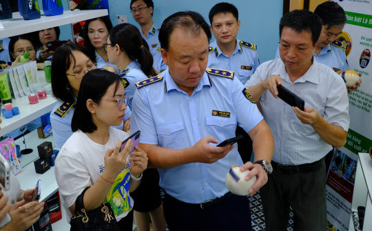 Trưng bày hàng thật - hàng giả với chủ đề "Nhận diện nhãn hiệu được bảo hộ”