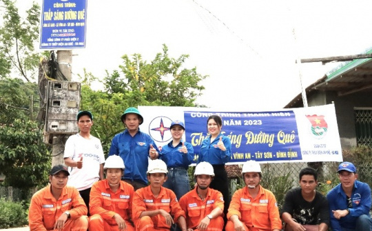 Thanh niên Thủy điện An Khê - Ka Nak tiếp tục “Thắp sáng đường quê” làng Xà Tang