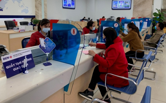 Lãi suất tiết kiệm bình quân 5,5%/năm, một số ngân hàng có chính sách thưởng, khiến lãi suất lên tới 8%/năm