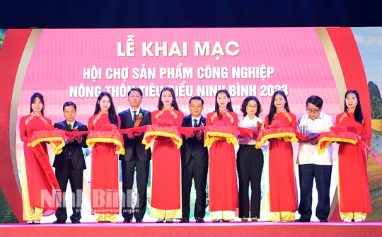 Ninh Bình chính thức khai mạc Hội chợ sản phẩm công nghiệp nông thôn tiêu biểu