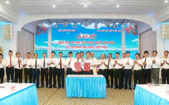 VINACHEM: Ký kết biên bản ghi nhớ với Quân chủng Hải Quân