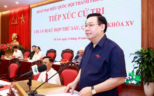 Chủ tịch Quốc hội Vương Đình Huệ tiếp xúc cử tri thành phố Hải Phòng