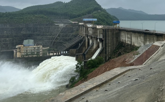 Mực nước hồ thủy điện ngày 17/10: Nước về hồ Hương Điền tăng vượt 3.000 m3/s chỉ trong vài giờ đồng hồ