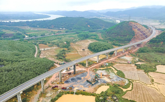 Giao thông Đèo Cả (HHV) dự chi hơn 300 tỷ đồng mua máy móc đón sóng đầu tư công