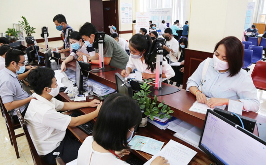 Giám sát việc tuyển dụng, bổ nhiệm, xử lý kỷ luật cán bộ