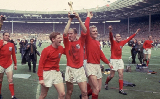 Huyền thoại bóng đá Anh Bobby Charlton qua đời