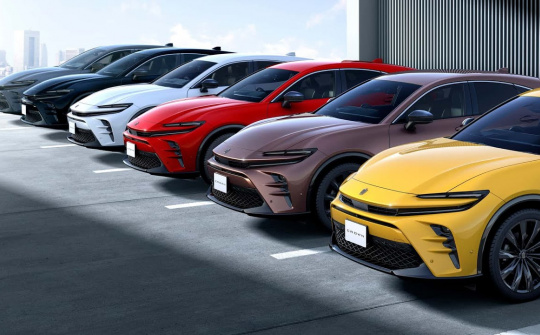 Toyota Crown Sport 2024: Thiết kế hầm hố như siêu xe Ferrari