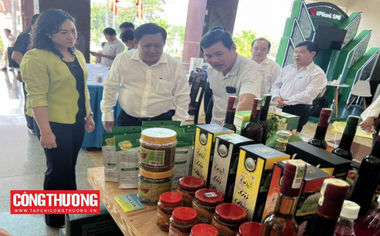 Bộ Công Thương hỗ trợ kết nối, thúc đẩy tiêu thụ sản phẩm, hàng hóa tỉnh Long An