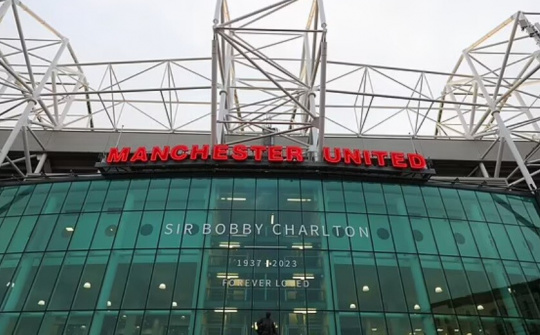 Manchester United công bố lỗ dù doanh thu kỷ lục