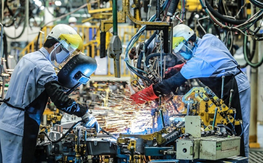 Sản xuất công nghiệp tiếp tục xu hướng tích cực