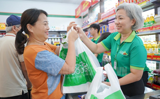 Trải nghiệm cùng chương trình Lãnh đạo Saigon Co.op trực tiếp phục vụ khách hàng