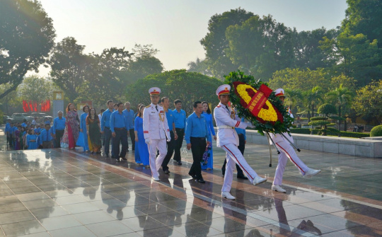 Công đoàn Công Thương Việt Nam dâng hương tại Đài tưởng niệm Bắc Sơn
