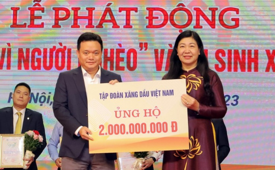 Petrolimex: Trao tặng 2 tỷ đồng ủng hộ Quỹ “Vì người nghèo” thành phố Hà Nội