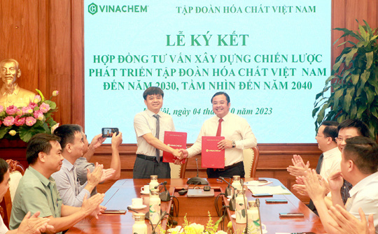VINACHEM: Ký Hợp đồng Tư vấn xây dựng chiến lược phát triển Tập đoàn