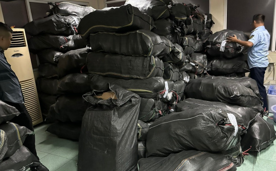 Hà Nội: Tạm giữ trên 4.000 đôi giày, dép có dấu hiệu giả mạo nhãn hiệu nổi tiếng